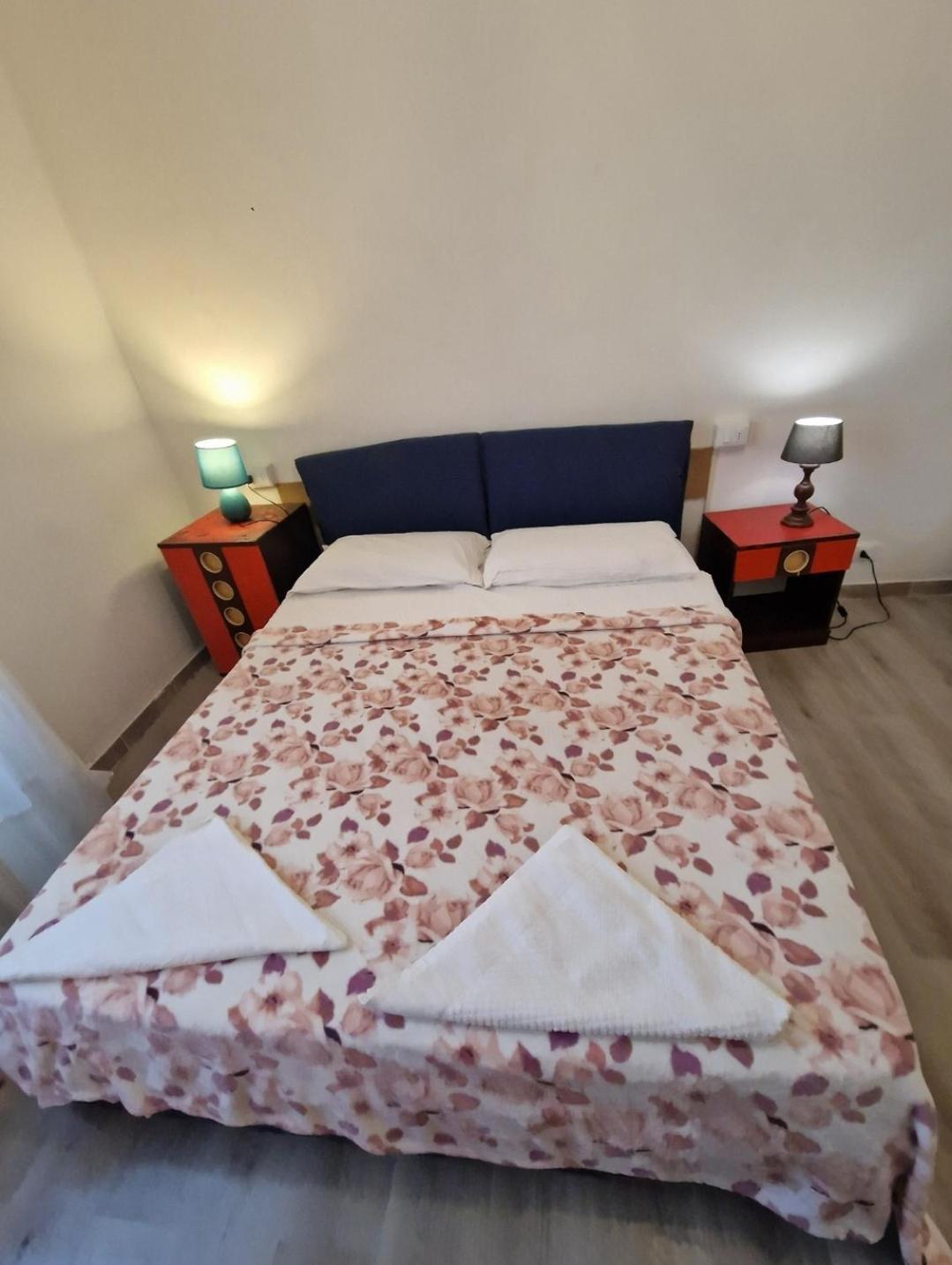 Room In The City Center - Stanza In Centro Citta Mailand Exterior foto